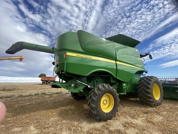 Image of John Deere S660 equipment image 1