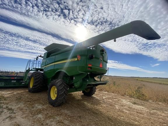 Image of John Deere S660 equipment image 3