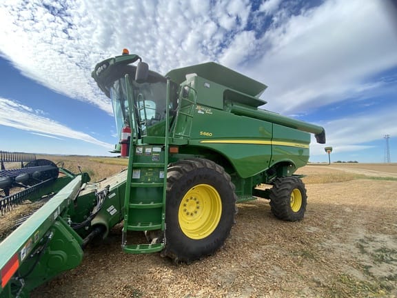 2013 John Deere S660 Equipment Image0