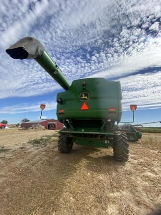 Image of John Deere S660 equipment image 2