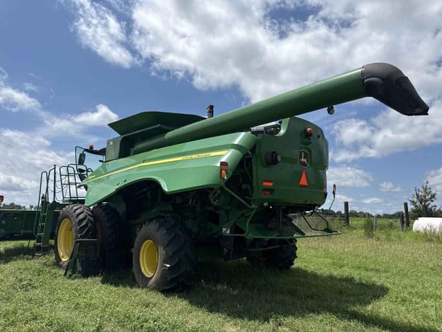 Image of John Deere S660 equipment image 4