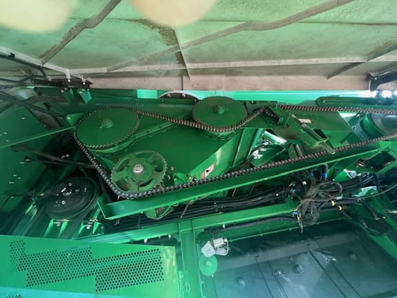 Image of John Deere S660 equipment image 2