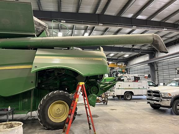 Image of John Deere S660 equipment image 3