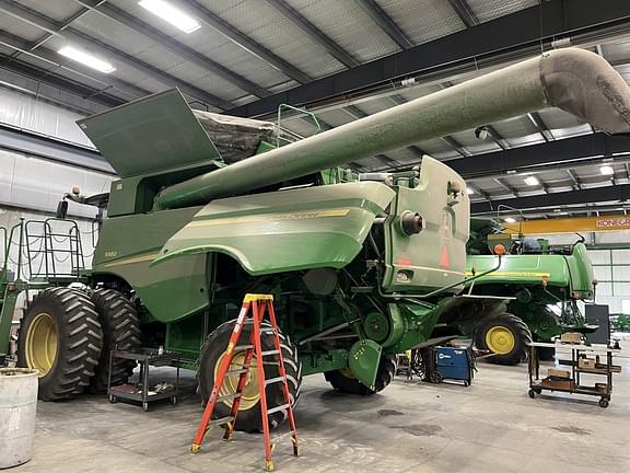 Image of John Deere S660 equipment image 2