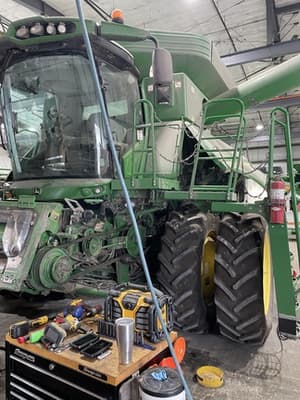 2013 John Deere S660 Image
