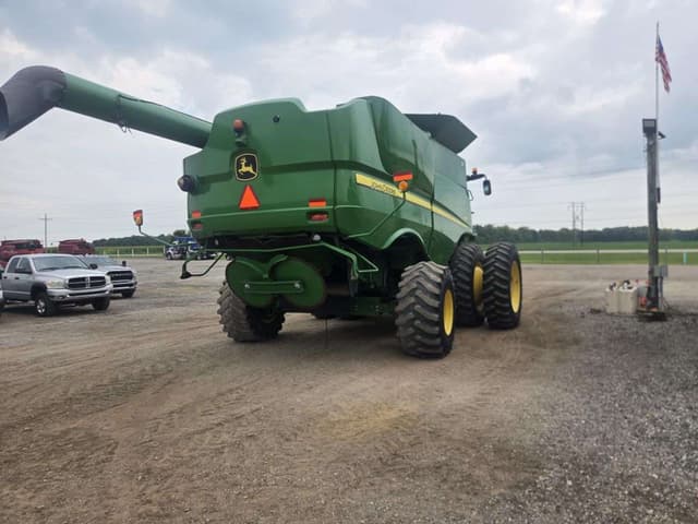 Image of John Deere S660 equipment image 4