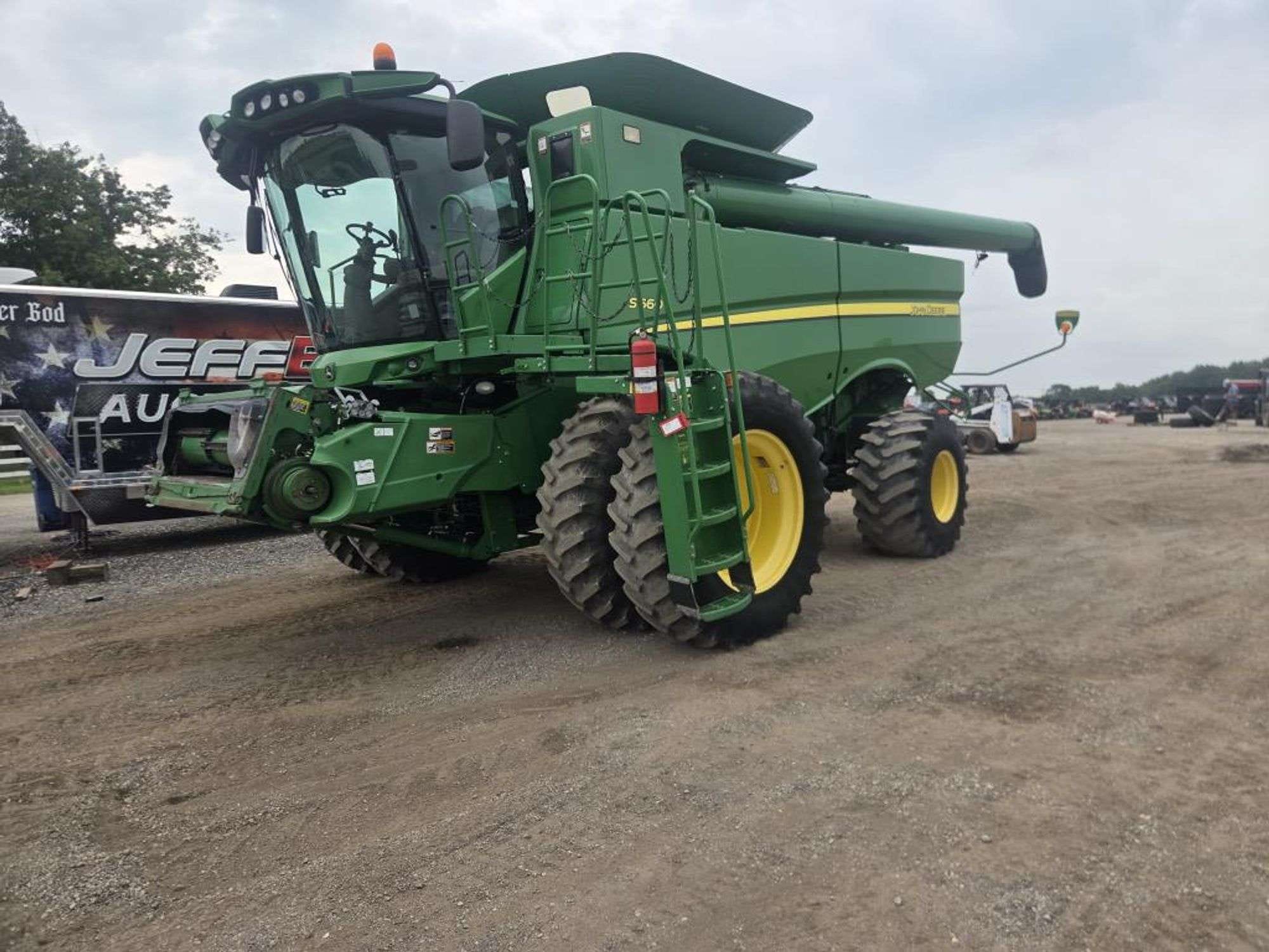 2013 John Deere S660 Equipment Image0