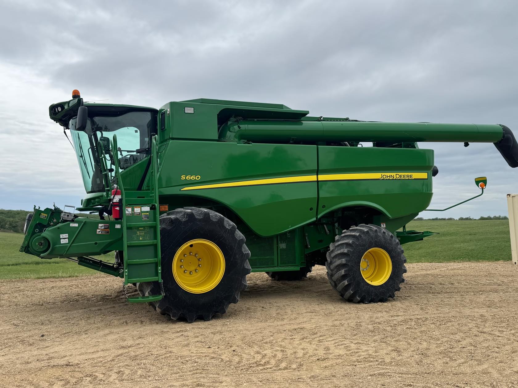 2013 John Deere S660 Equipment Image0