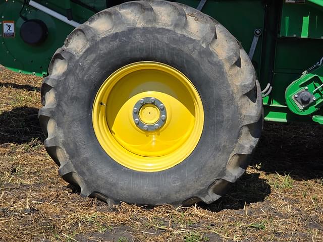 Image of John Deere S660 equipment image 4