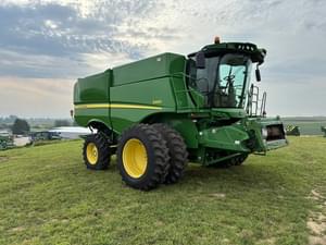 2013 John Deere S660 Image