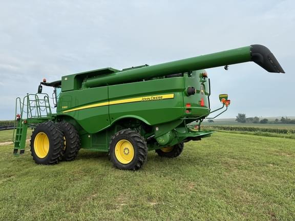 Image of John Deere S660 equipment image 2