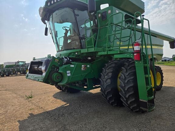 2013 John Deere S660 Equipment Image0