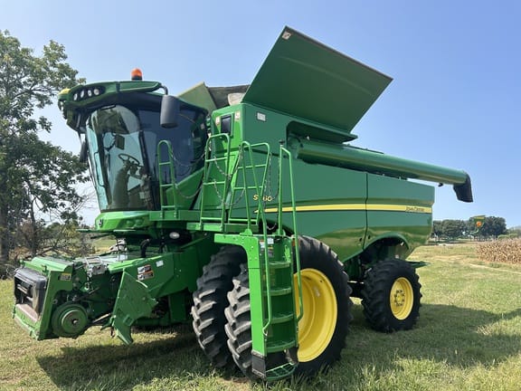 2013 John Deere S660 Equipment Image0