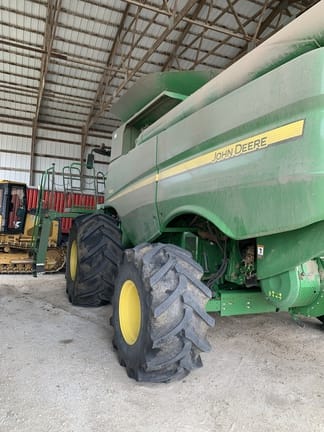 Main image John Deere S660