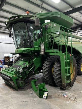 2013 John Deere S660 Equipment Image0
