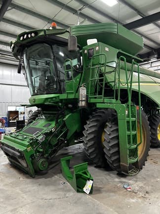 Image of John Deere S660 Image 0