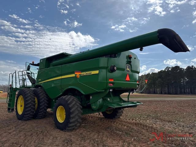 Image of John Deere S660 equipment image 2