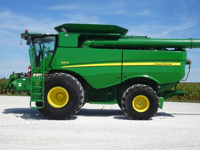 Image of John Deere S670 equipment image 2