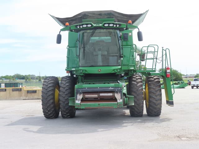 Image of John Deere S670 equipment image 1