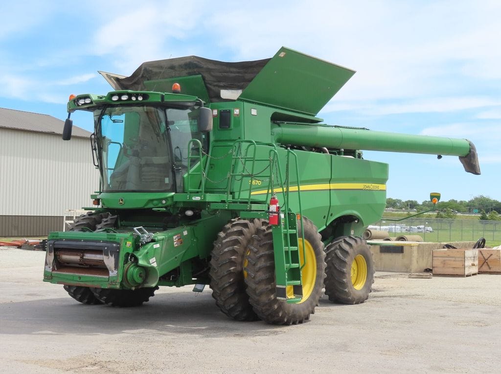 2013 John Deere S670 Equipment Image0