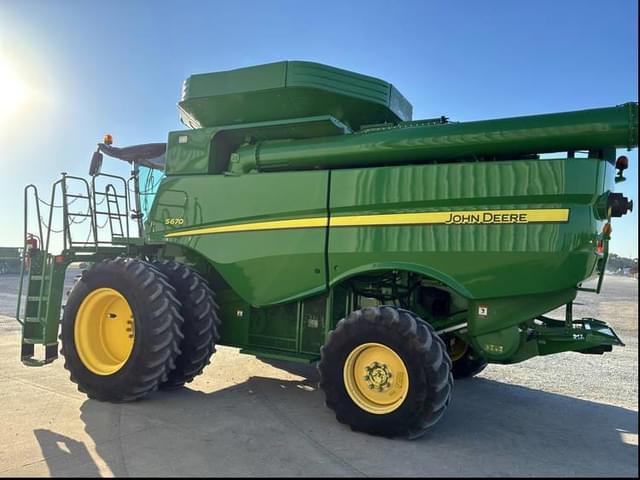 Image of John Deere S670 equipment image 4