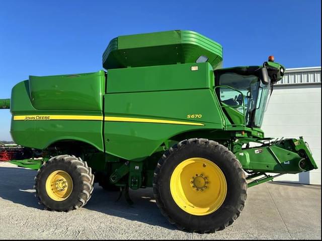 Image of John Deere S670 equipment image 1