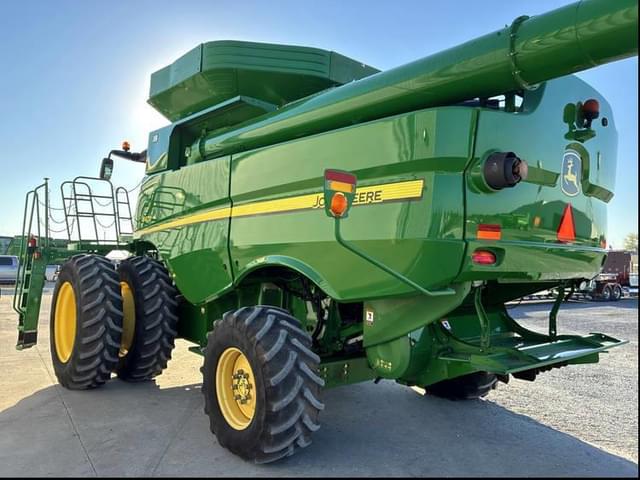 Image of John Deere S670 equipment image 3