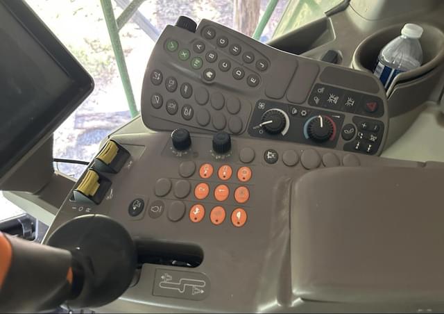 Image of John Deere S670 equipment image 4