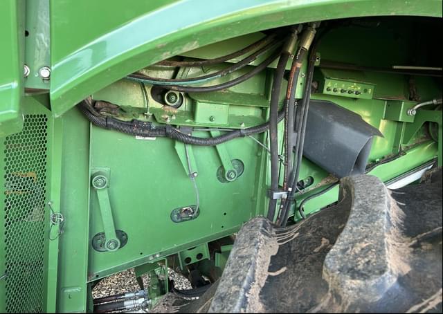 Image of John Deere S670 equipment image 3