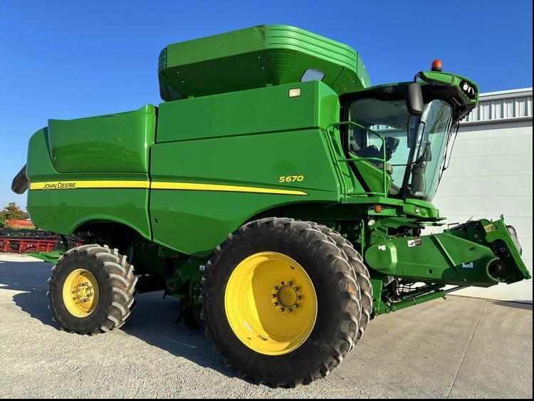 2013 John Deere S670 Equipment Image0