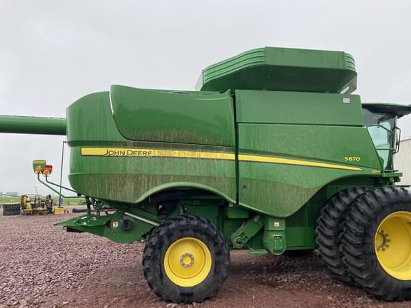 Image of John Deere S670 equipment image 2