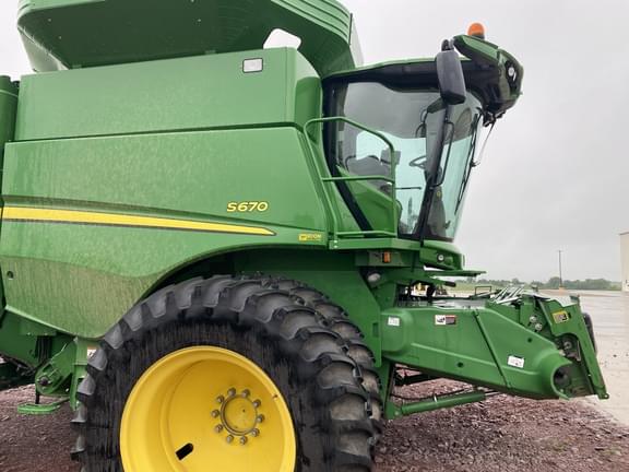 Image of John Deere S670 equipment image 1