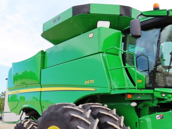 Image of John Deere S670 equipment image 4