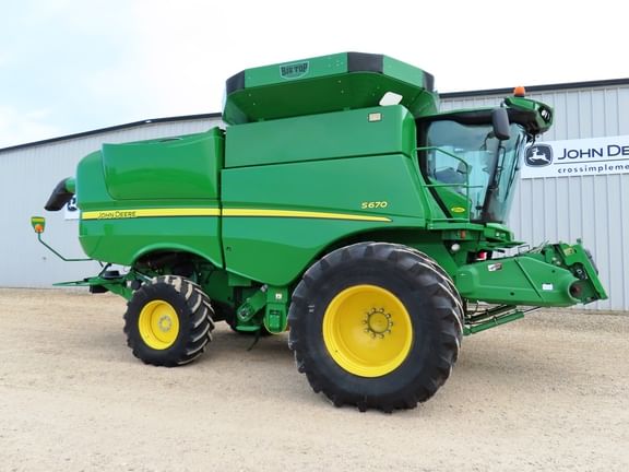 Main image John Deere S670