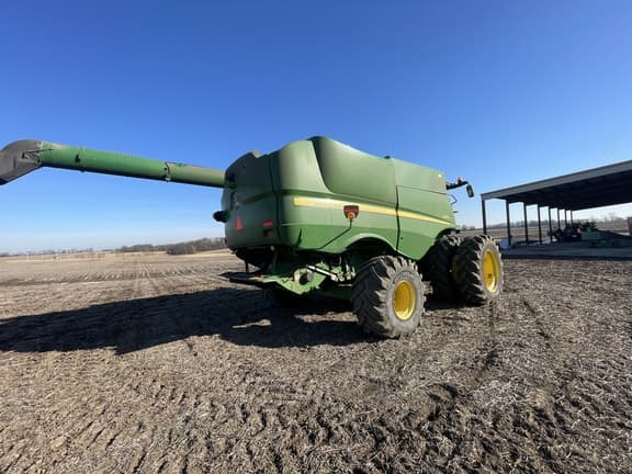 Image of John Deere S670 equipment image 2