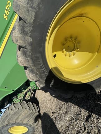Image of John Deere S670 equipment image 4