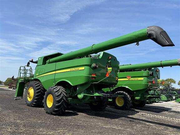 Image of John Deere S670 equipment image 1