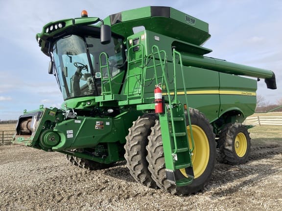 Main image John Deere S670