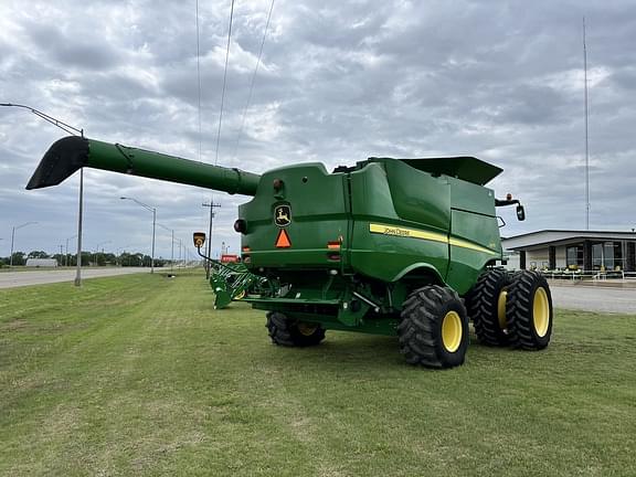 Image of John Deere S670 equipment image 4