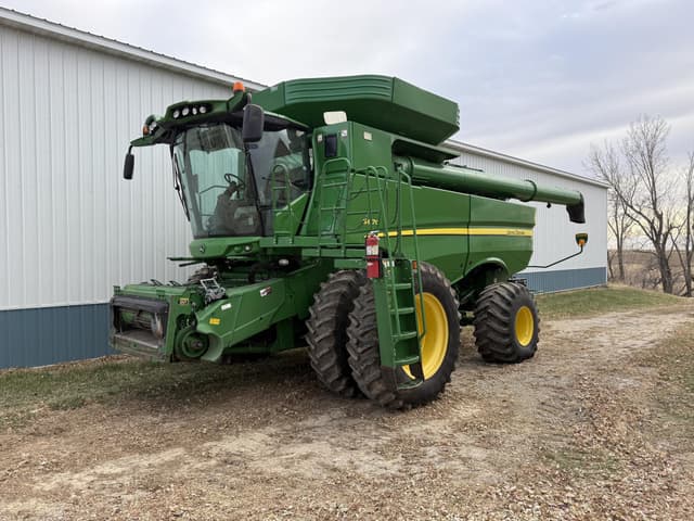 Image of John Deere S670 equipment image 1