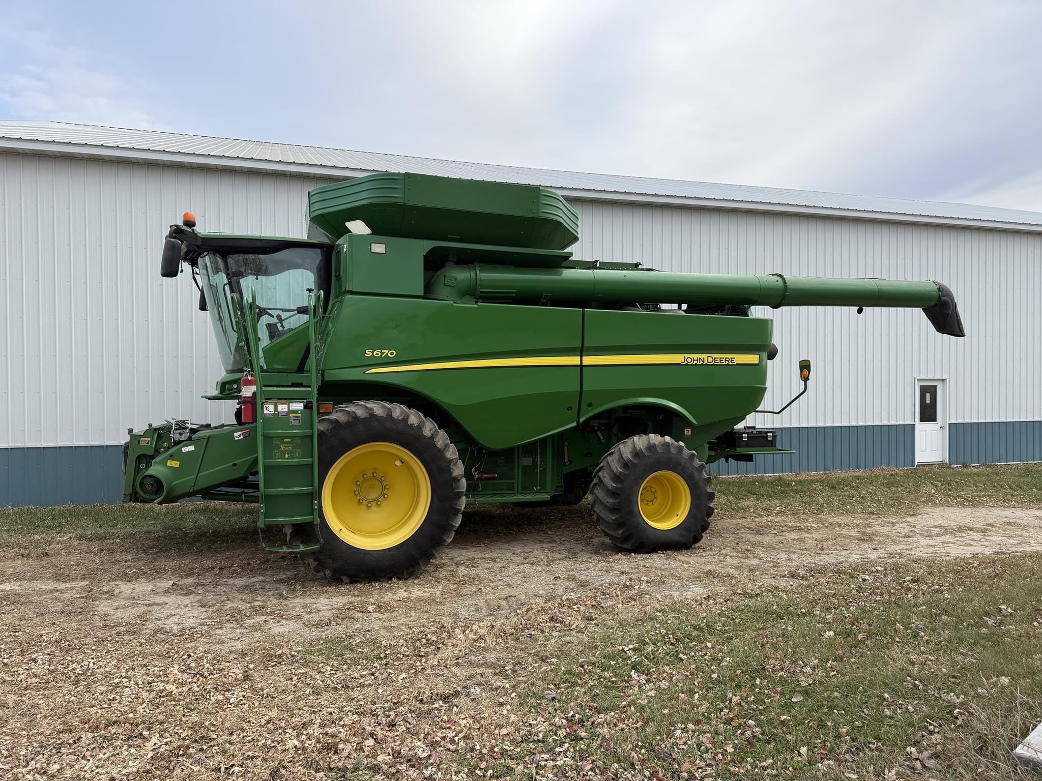 2013 John Deere S670 Equipment Image0