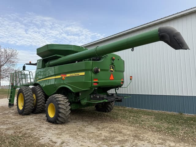 Image of John Deere S670 equipment image 2