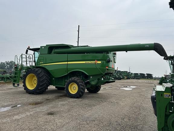 Image of John Deere S670 equipment image 4