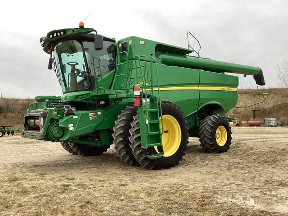 Main image John Deere S670