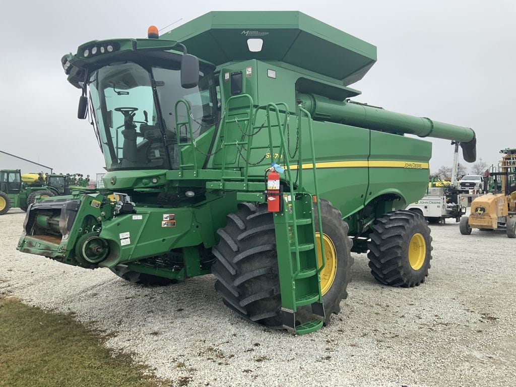 Main image John Deere S670
