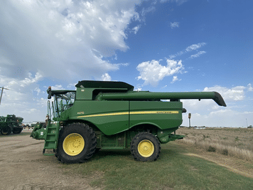 Main image John Deere S670