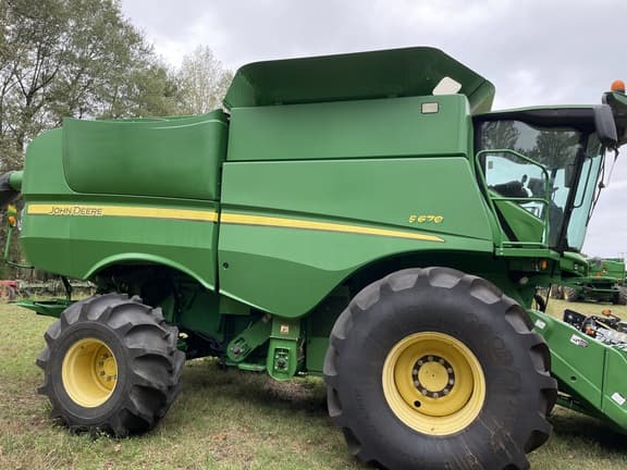 Image of John Deere S670 equipment image 1