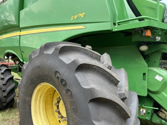 Image of John Deere S670 equipment image 3