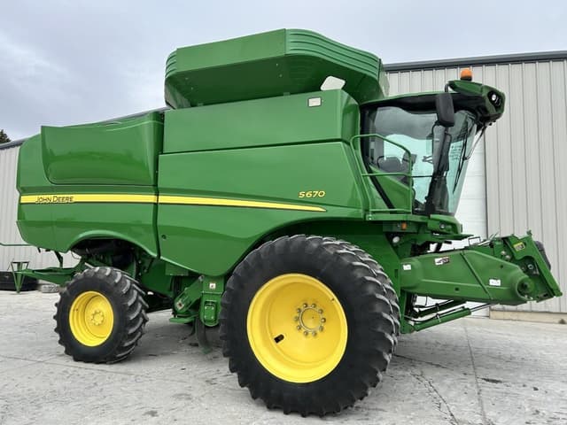 Image of John Deere S670 equipment image 1