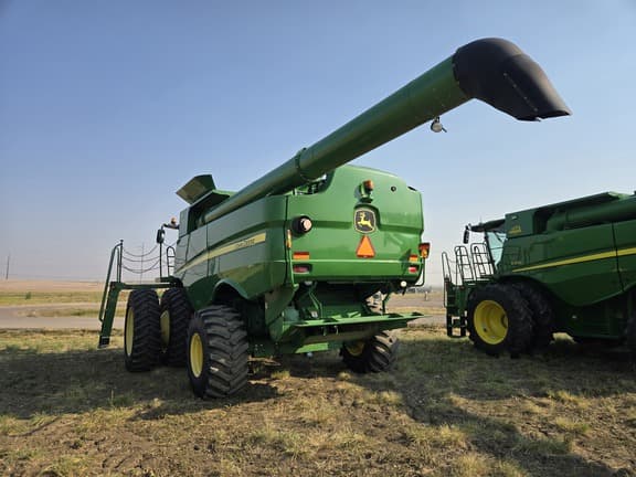 Image of John Deere S670 equipment image 3